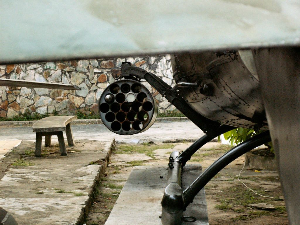 SAIGON - een raketafvuursysteem van een straaljager bij het War museum