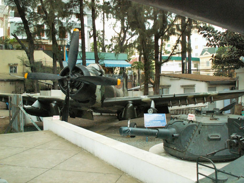 SAIGON - een vliegtuig bij het War museum