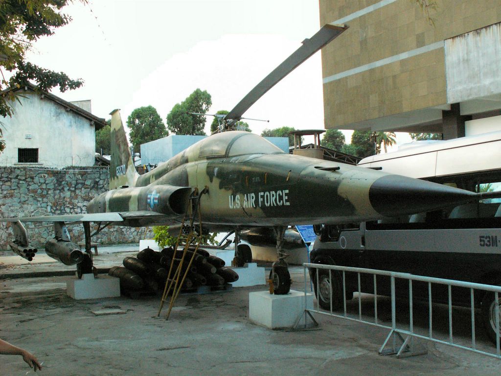 SAIGON - een straaljager bij het War museum
