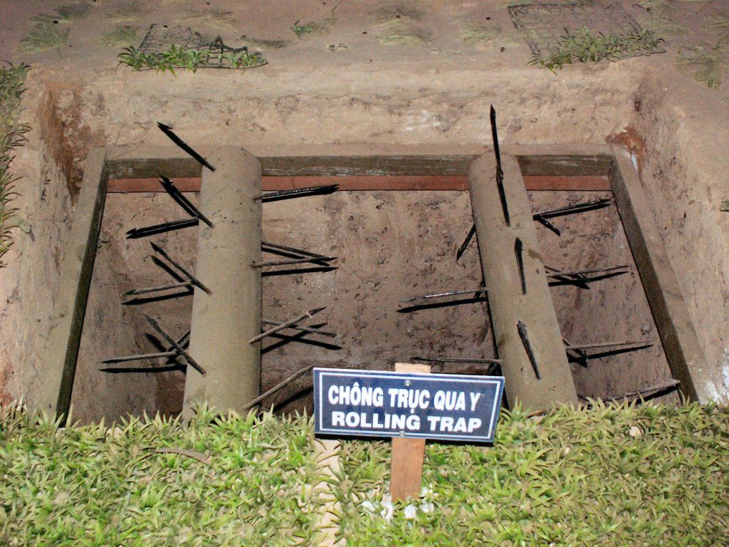 SAIGON - een boobytrap bij het tunnelcomplex van Củ Chi