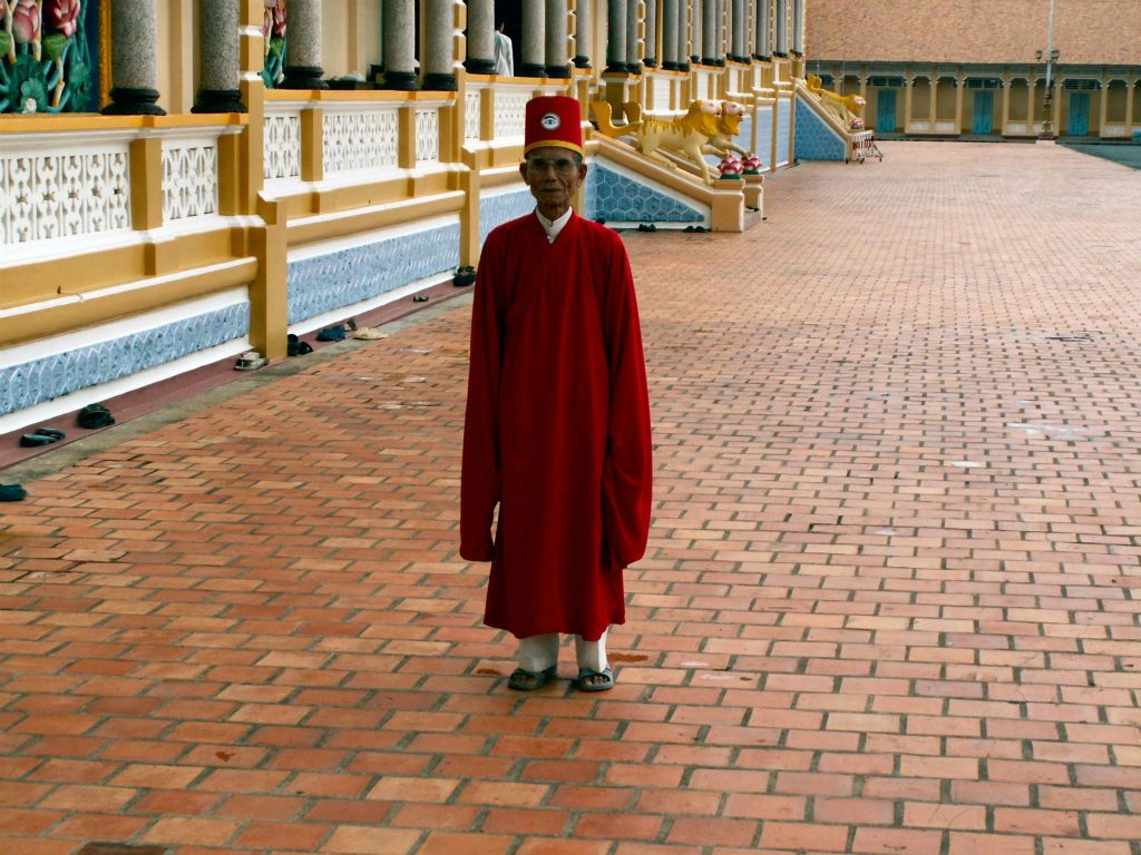 TAY NINH - een heilige bij de Cao Dai tempel