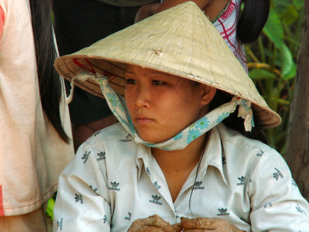 TAY NINH -> SAIGON - een werkster van een baksteenfabriek
