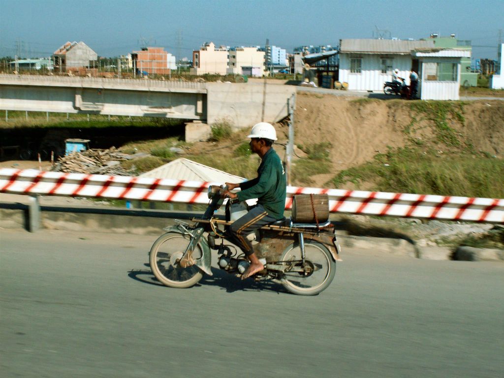 SAIGON -> CAN THO - een man op een brommer