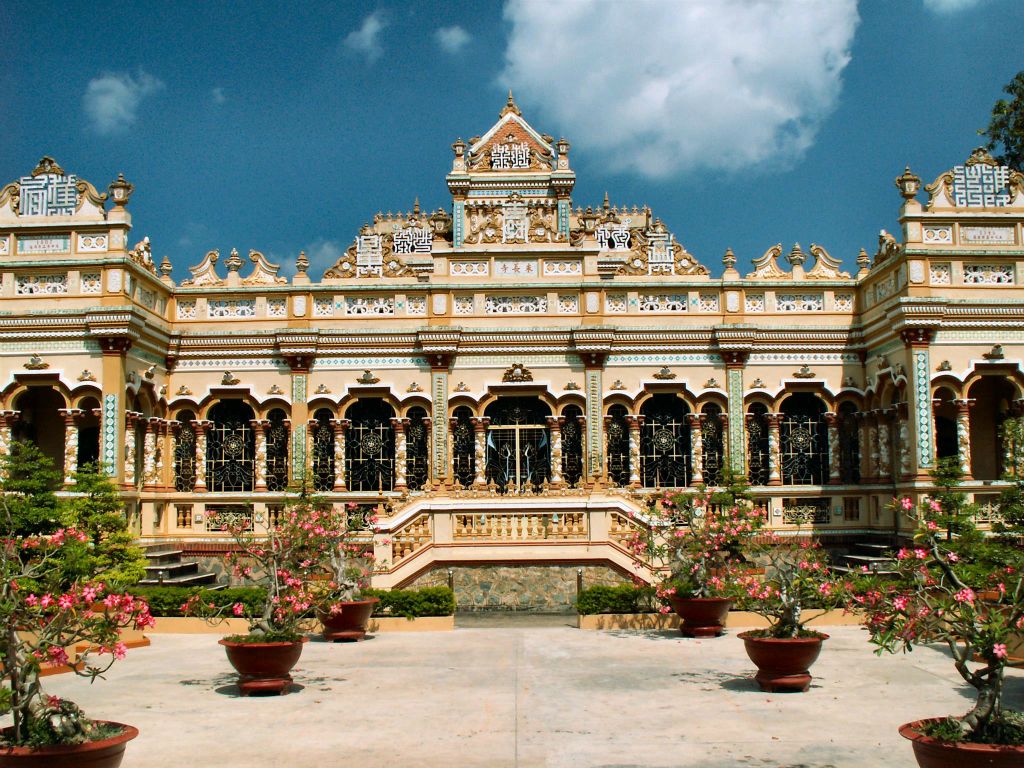 SAIGON -> CAN THO - de My Tho de Vinh Trang pagoda
