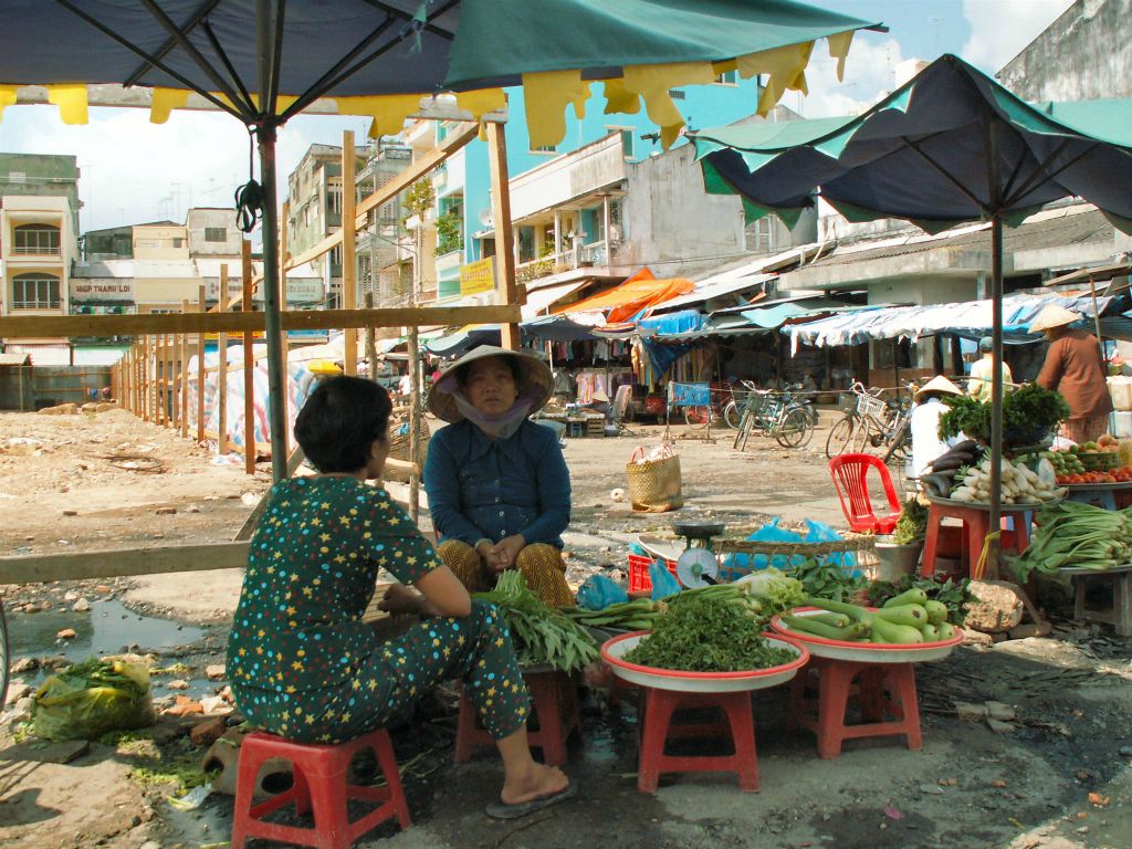 SAIGON -> CAN THO - een groentekraam op een markt