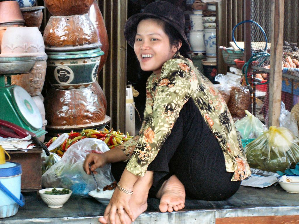 SAIGON -> CAN THO - een peper verkoopster op een markt