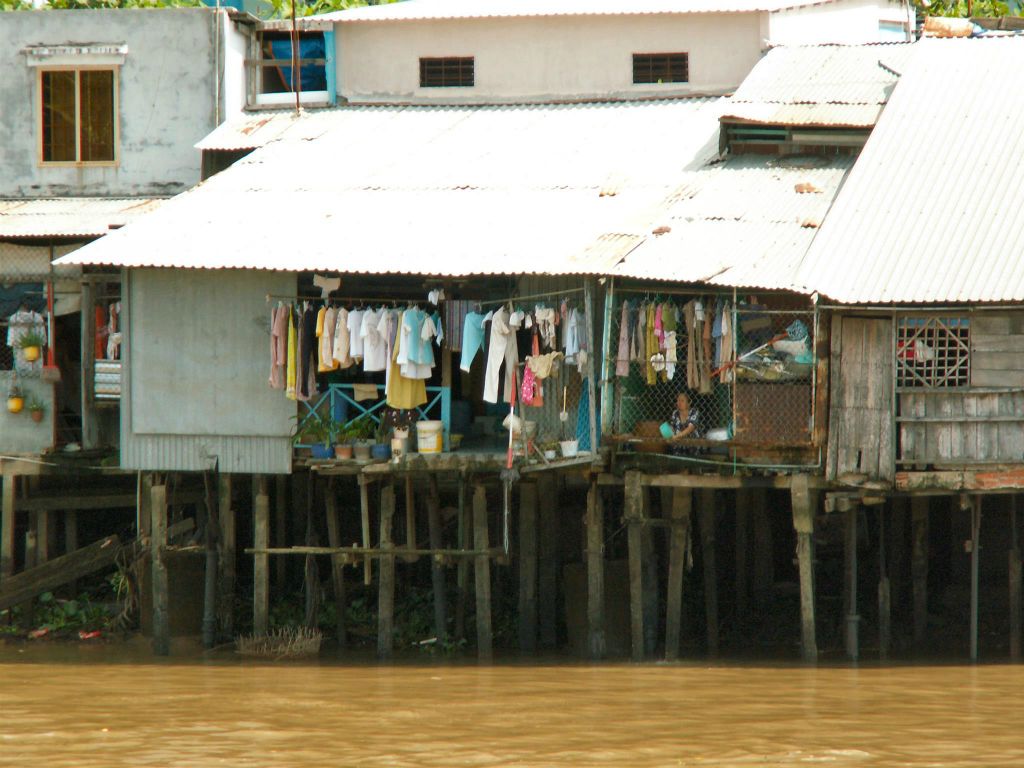 SAIGON -> CAN THO - enkele paalwoningen