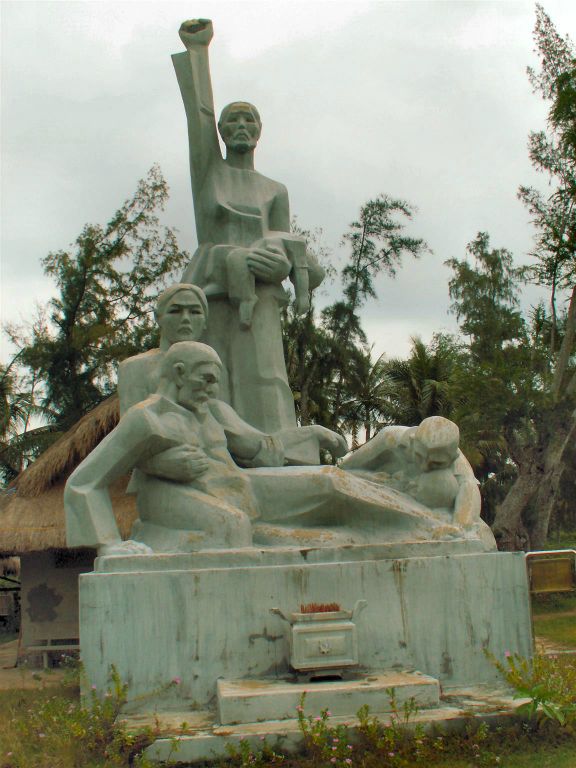 QUINHON -> HOI AN - het My Lai monument