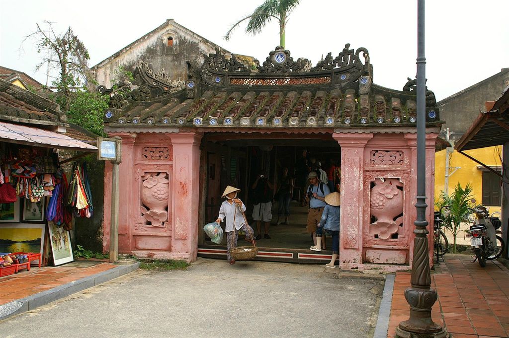 HOI AN - Carlos bij een Japanse brug