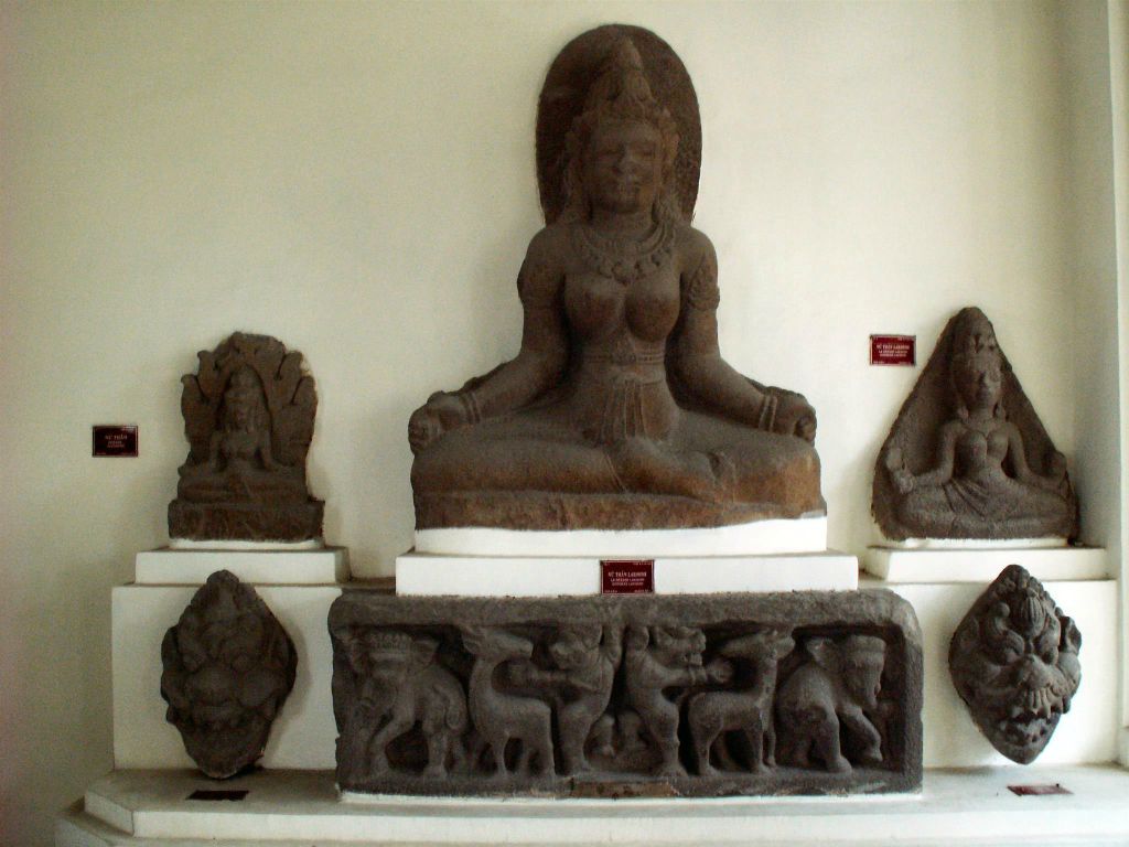 DA NANG - enkele beelden bij het Cham Pa museum