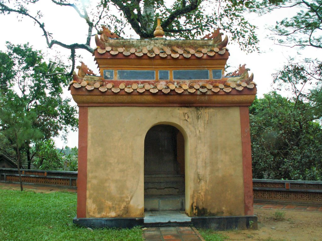 HUÉ - een gebouw bij de Thien Mu pagoda