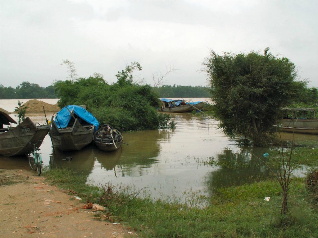 HUÉ - enkele boten