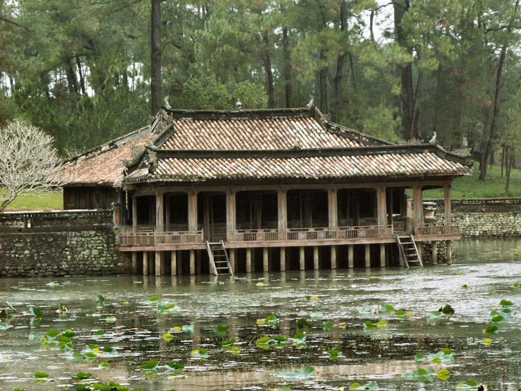 HUÉ - het Xung Khiem paviljoen bij de Tu Duc tombe