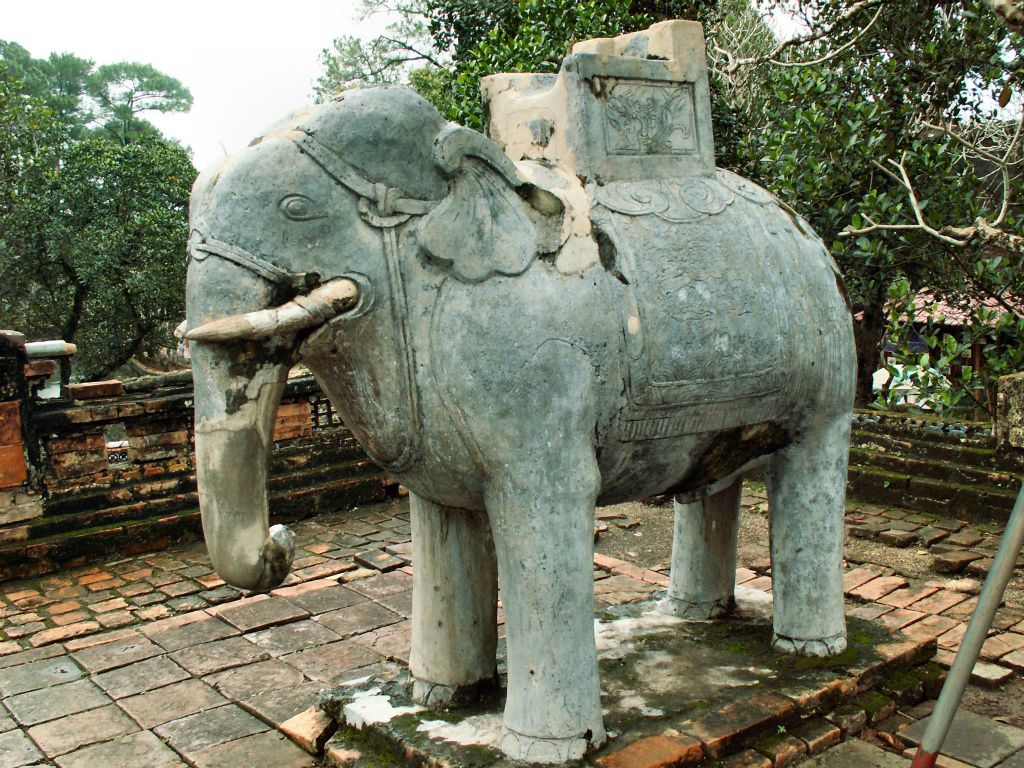HUÉ - een beeld bij de Tu Duc tombe