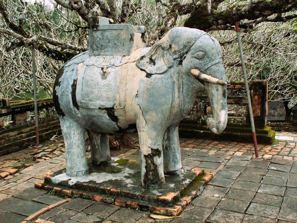 HUÉ - een beeld bij de Tu Duc tombe
