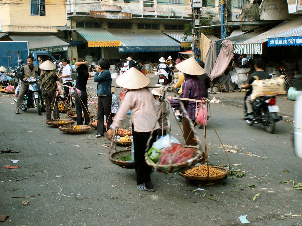 HANOI - enkele fruitverkopers