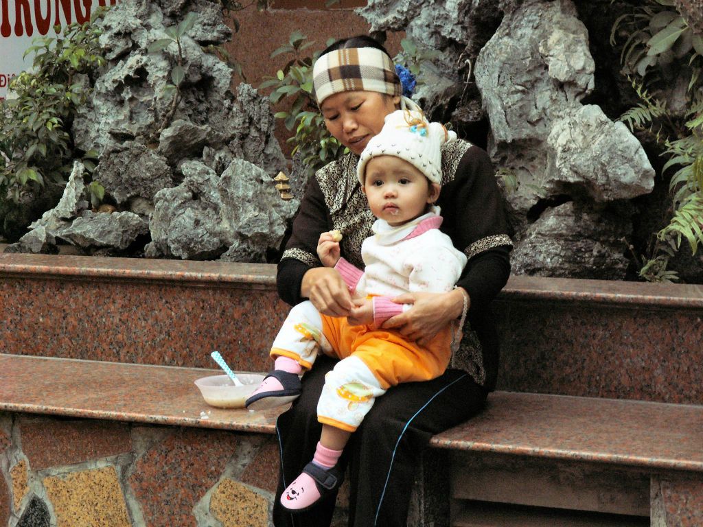 HANOI - een moeder met kind