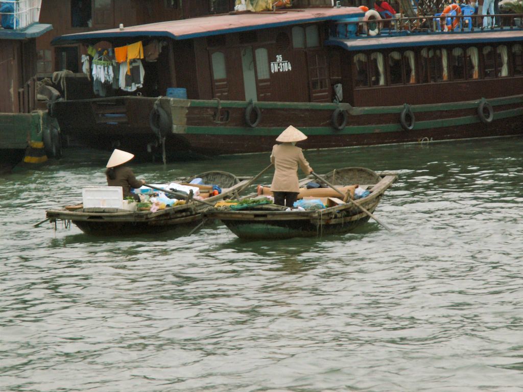 HALONG BAY - twee bootjes