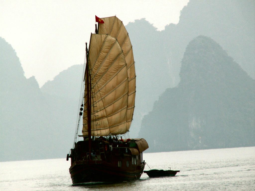 HALONG BAY - een boot
