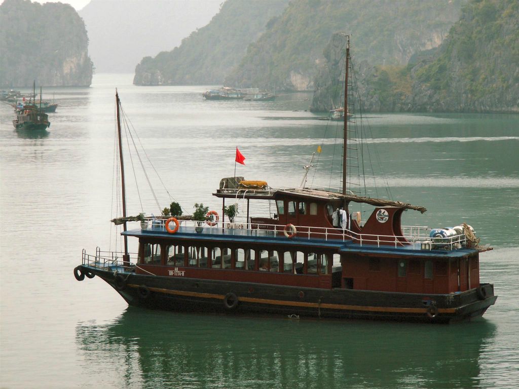 HALONG BAY - een boot