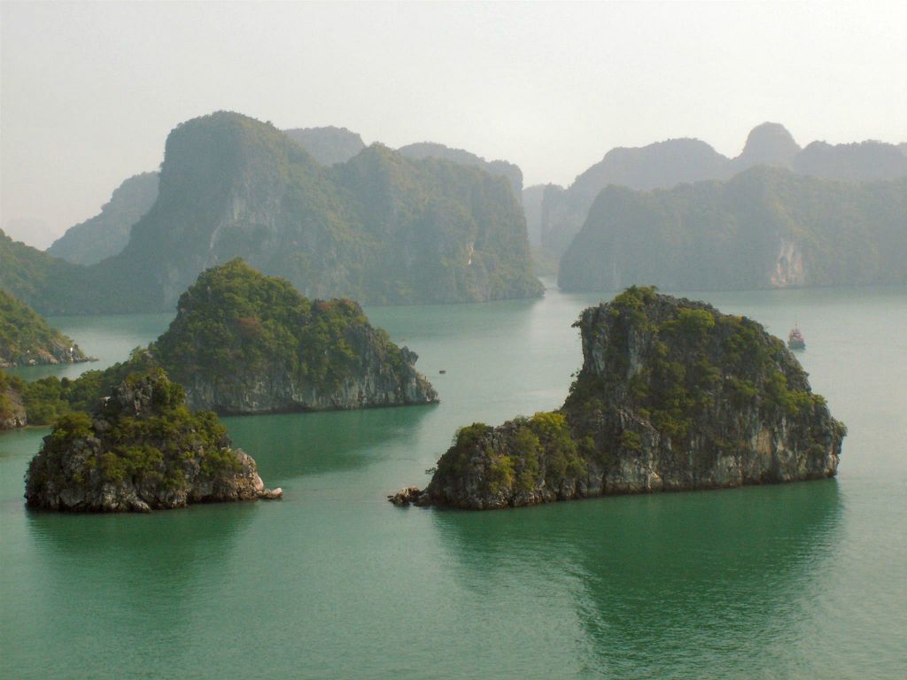 HALONG BAY - het landschap vanaf het Titop eiland