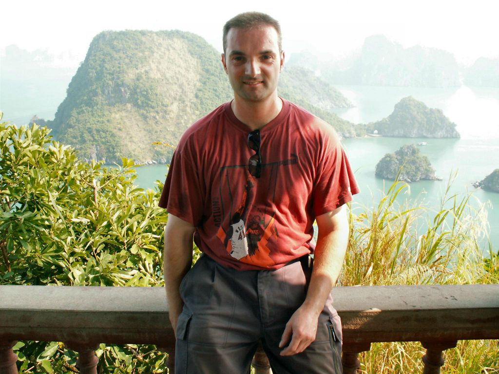 HALONG BAY - Carlos op het Titop eiland