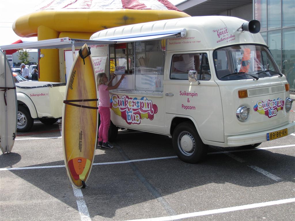 Volkswagen Bus type 211011 - 1979 omgebouwd tot suikerspin en popcorn bus