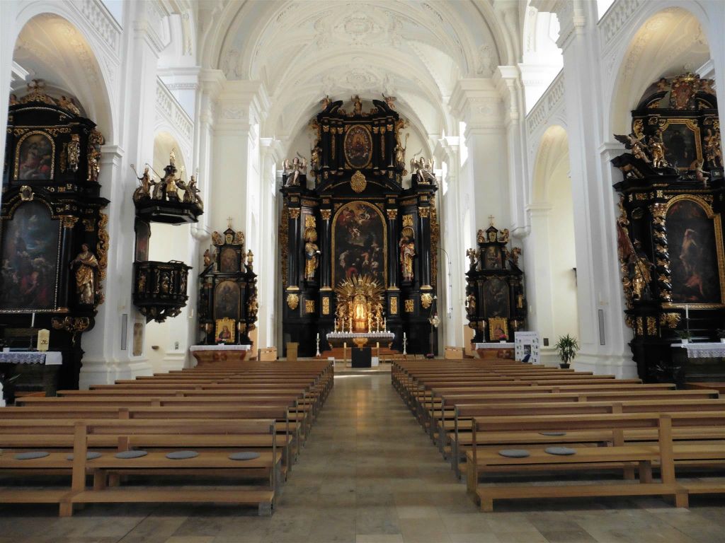 PASSAU (DUITSLAND) - binnen in de Sint Paul kerk