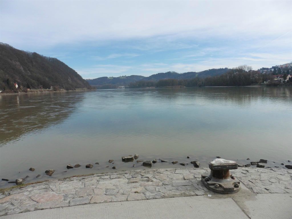 PASSAU (DUITSLAND) - de plek waar de rivieren de Donau, de Inn en de Ilz bijeenkomen
