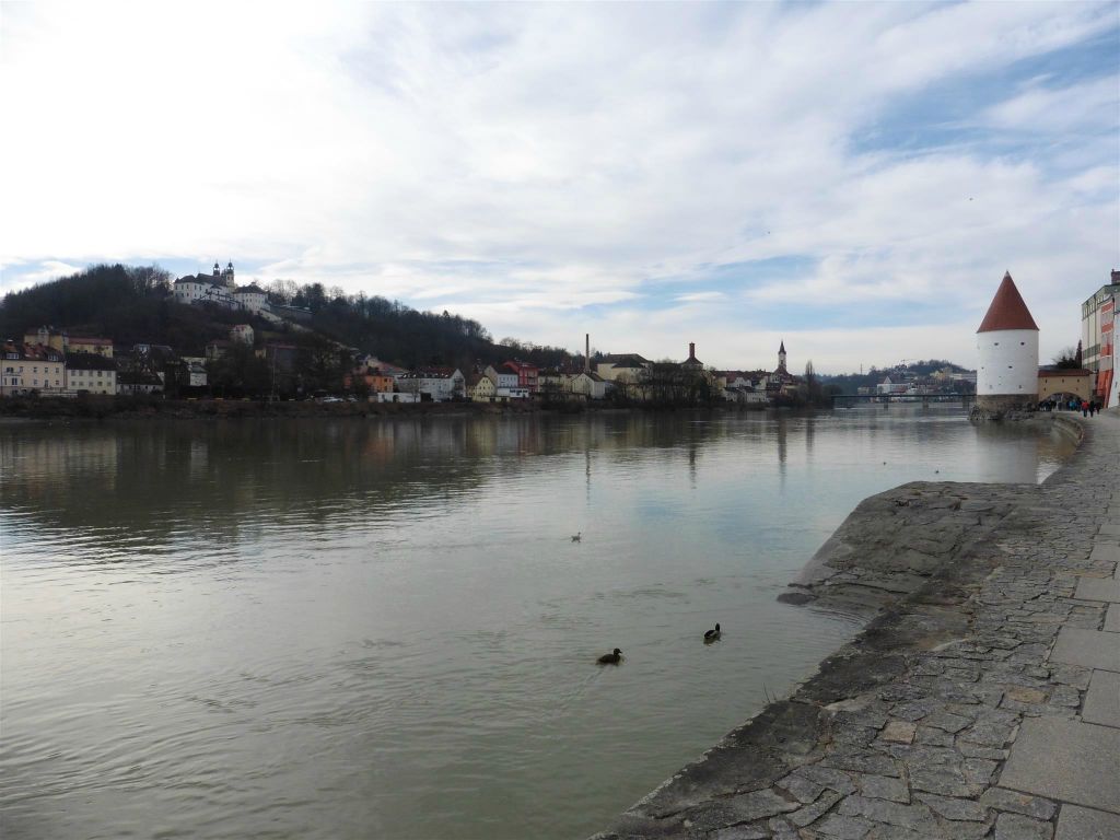 PASSAU (DUITSLAND) - uitzicht langs de rivier de Inn