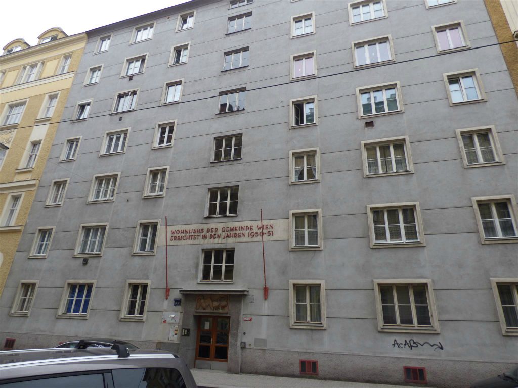 WENEN - een woonblok van gemeentelijke sociale woningen uit 1950 in de straat Kegelgasse
