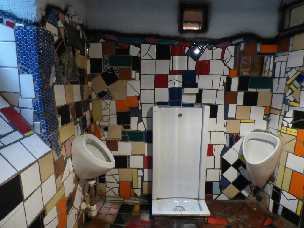 WENEN - een gratis openbaar toilet in de straat Kegelgasse