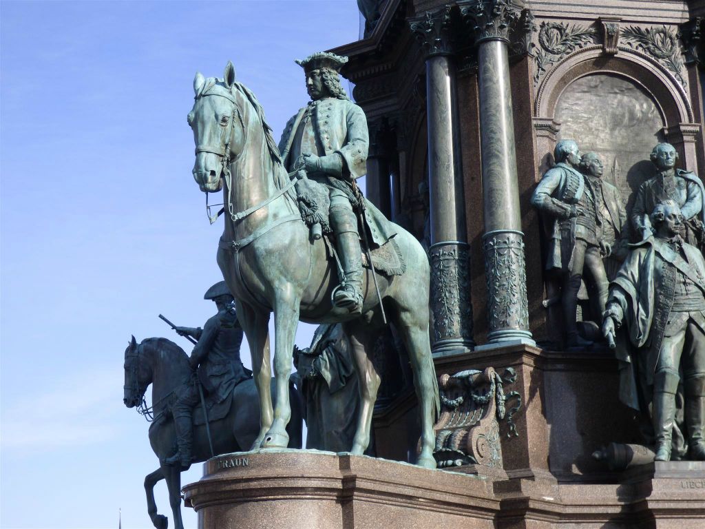 WENEN - een beeld van het groot standbeeld van keizerin Maria Theresa aan de Maria-Theresien-Platz