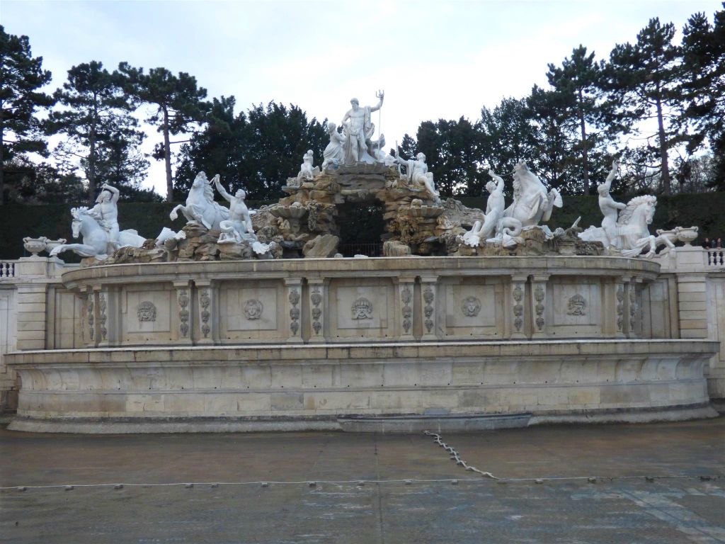 WENEN - de Neptunus fontein van het Schönbrunn Paleis