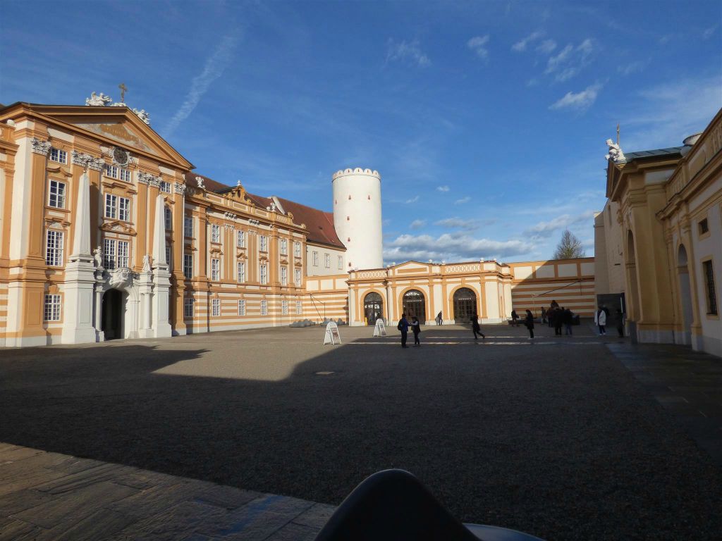 MELK - het plein voor de abdij van Melk (Stift Melk)