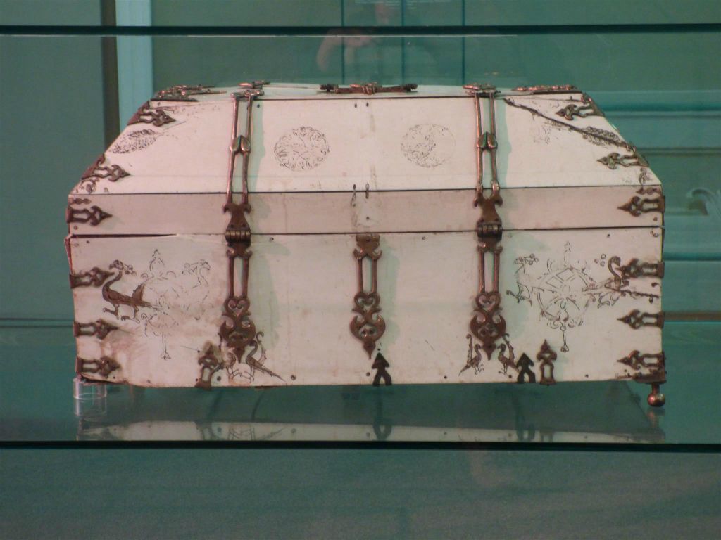 MELK - een ivoren kist in de groene kamer in het museum van de abdij van Melk (Stift Melk)
