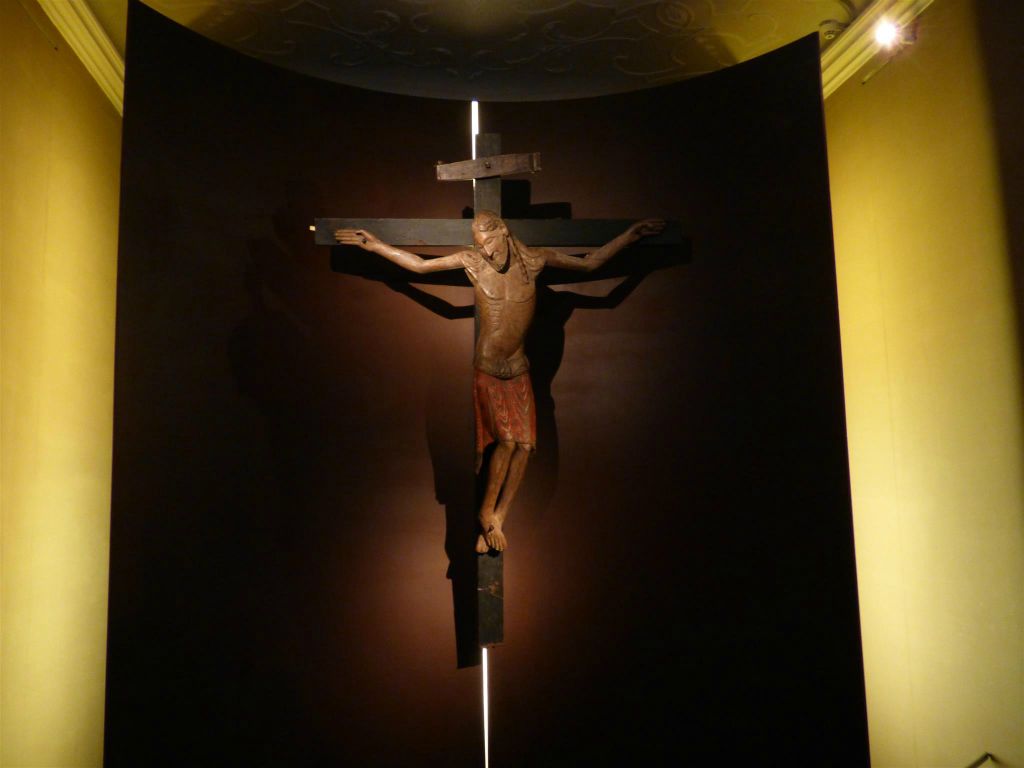 MELK - een houten beeld in het museum van de abdij van Melk (Stift Melk)