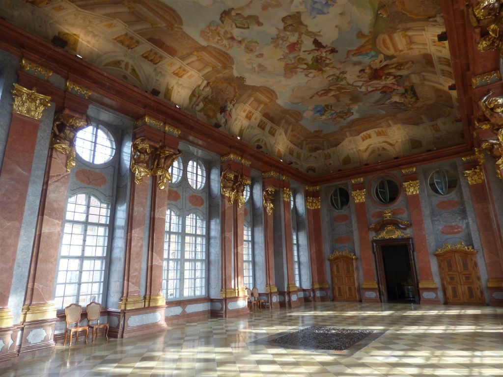 MELK - de marmeren kamer die dienst deed als eetkamer in de abdij van Melk (Stift Melk)