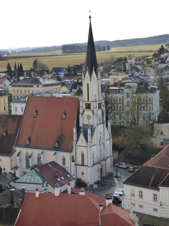 MELK - de kerk van het dorp Melk vanaf de abdij van Melk (Stift Melk)