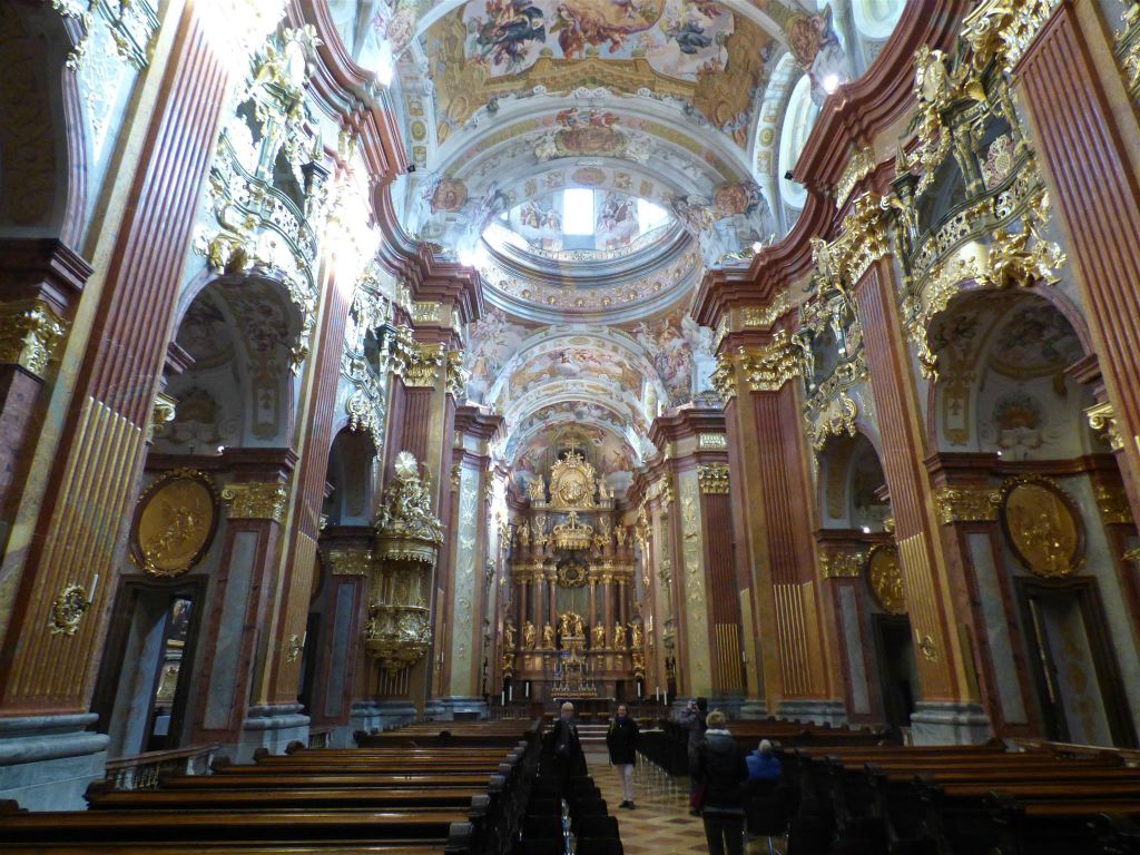MELK - binnen in de kerk van de abdij van Melk (Stift Melk)