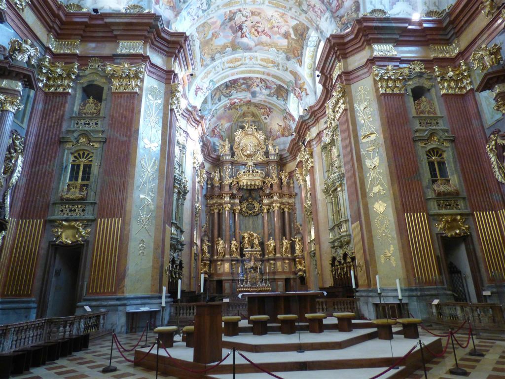 MELK - binnen in de kerk van de abdij van Melk (Stift Melk)