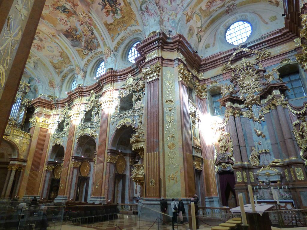 MELK - binnen in de kerk van de abdij van Melk (Stift Melk)