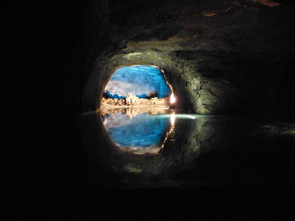 HINTERBRÜHL - een gedeelte van het grootste ondergrondse meer van Europa in de Seegrotte