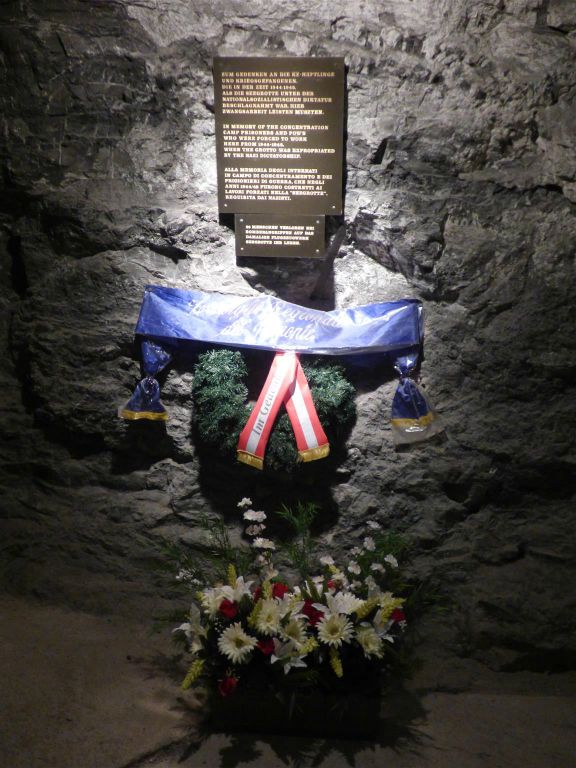 HINTERBRÜHL - een monument in de Seegrotte ter ere van de omgekomen slachtoffers