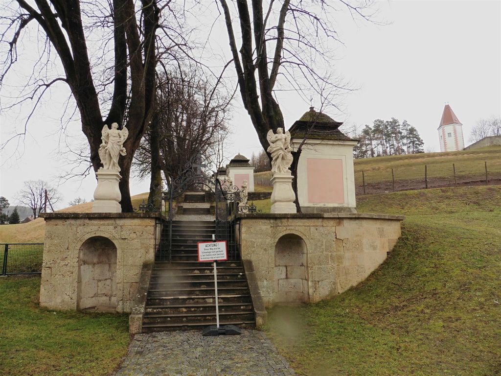 HEILIGENKREUZ - de ingang van de Kreuzweg