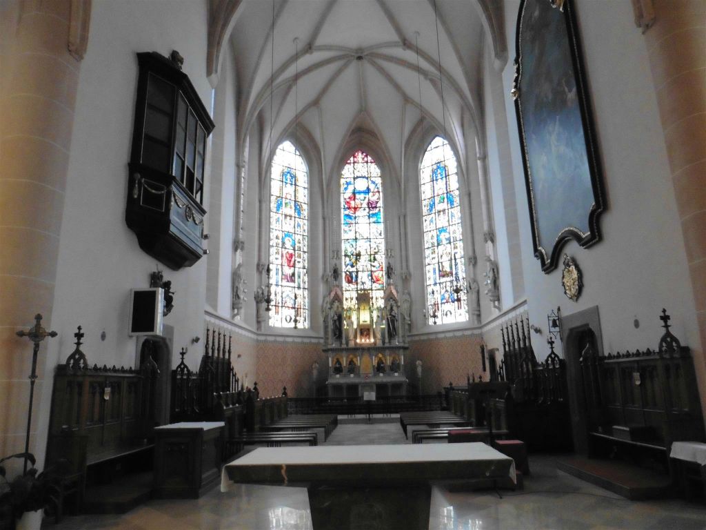 BADEN - binnen in de parochiekerk van St. Stephan