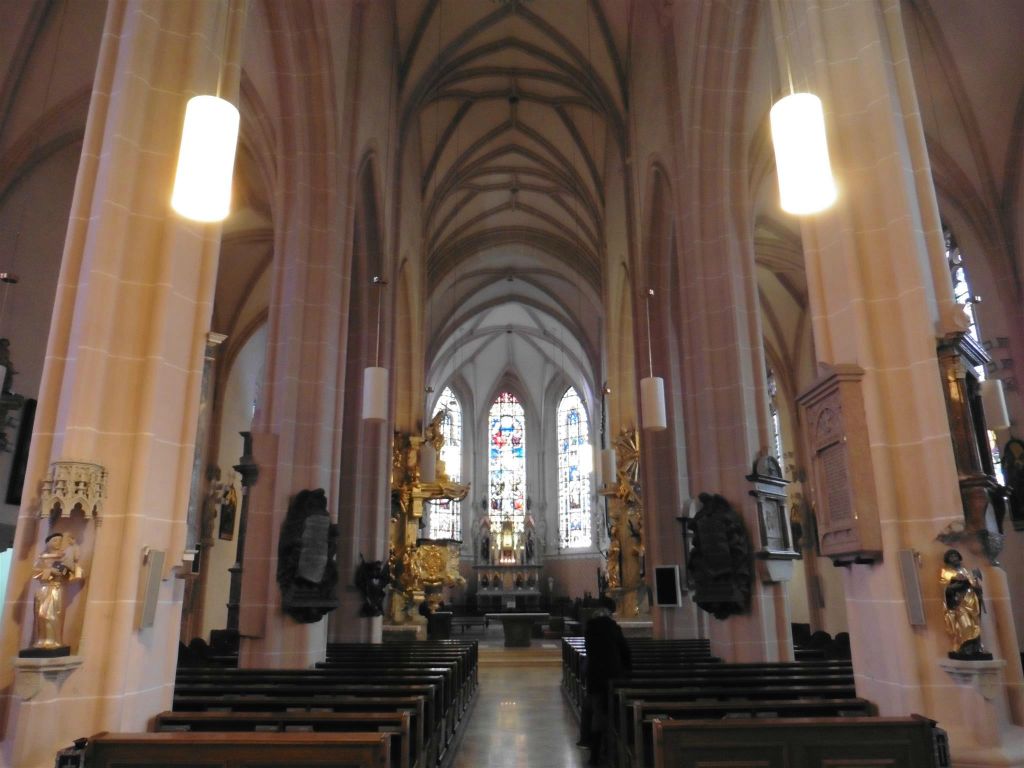 BADEN - binnen in de parochiekerk van St. Stephan