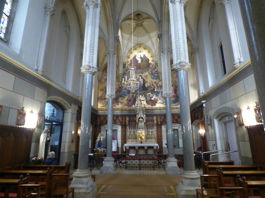 ALLAND - binnen in de Sint Jozef kerk bij het jachtslot Mayerling