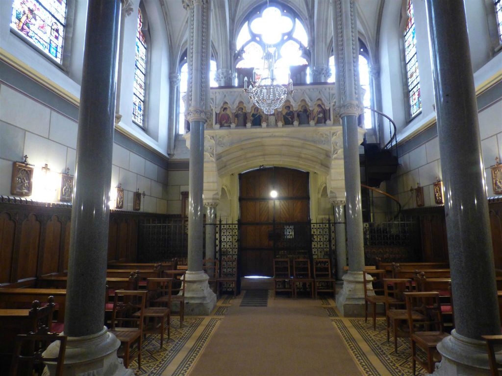 ALLAND - binnen in de Sint Jozef kerk bij het jachtslot Mayerling