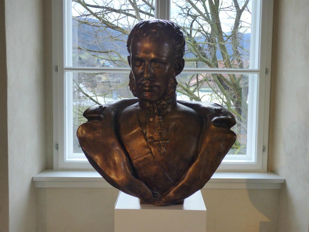 ALLAND - een beeld van kroonprins Rudolf van Oostenrijk in de voormalige jachthut van het jachtslot Mayerling